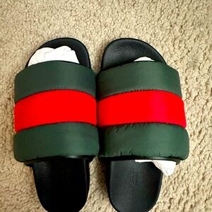 Brand new Gucci Padded web slides!